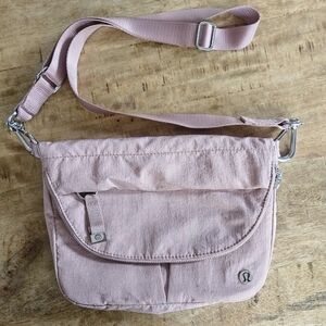 Lululemon // All Night Festival Bag